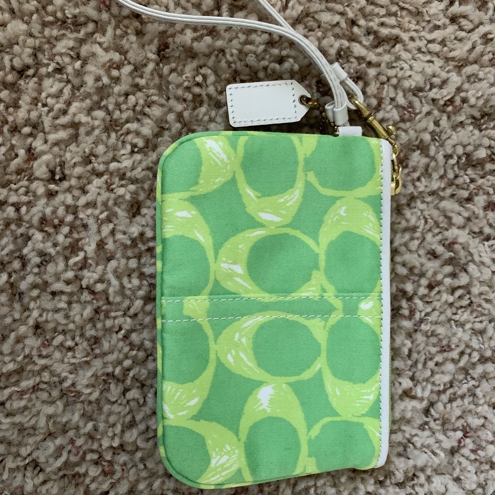 NWOT Coach Wristlet in Signature Print